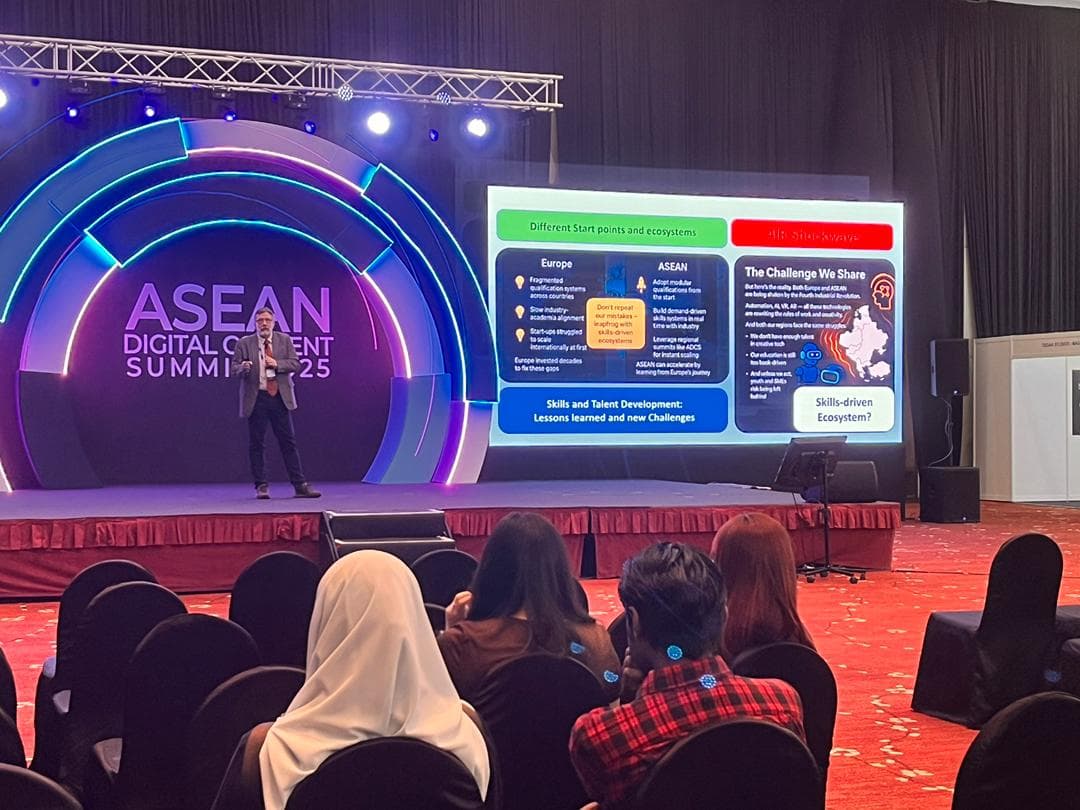 Dr. Rainer Gerke bei seinem Vortrag auf dem ASEAN Digital Content Summit 2025